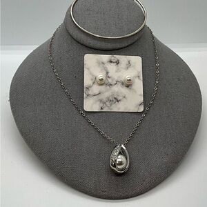 Silver Tone Faux Pearl Necklace, Bracelet, and Earrings. A21
